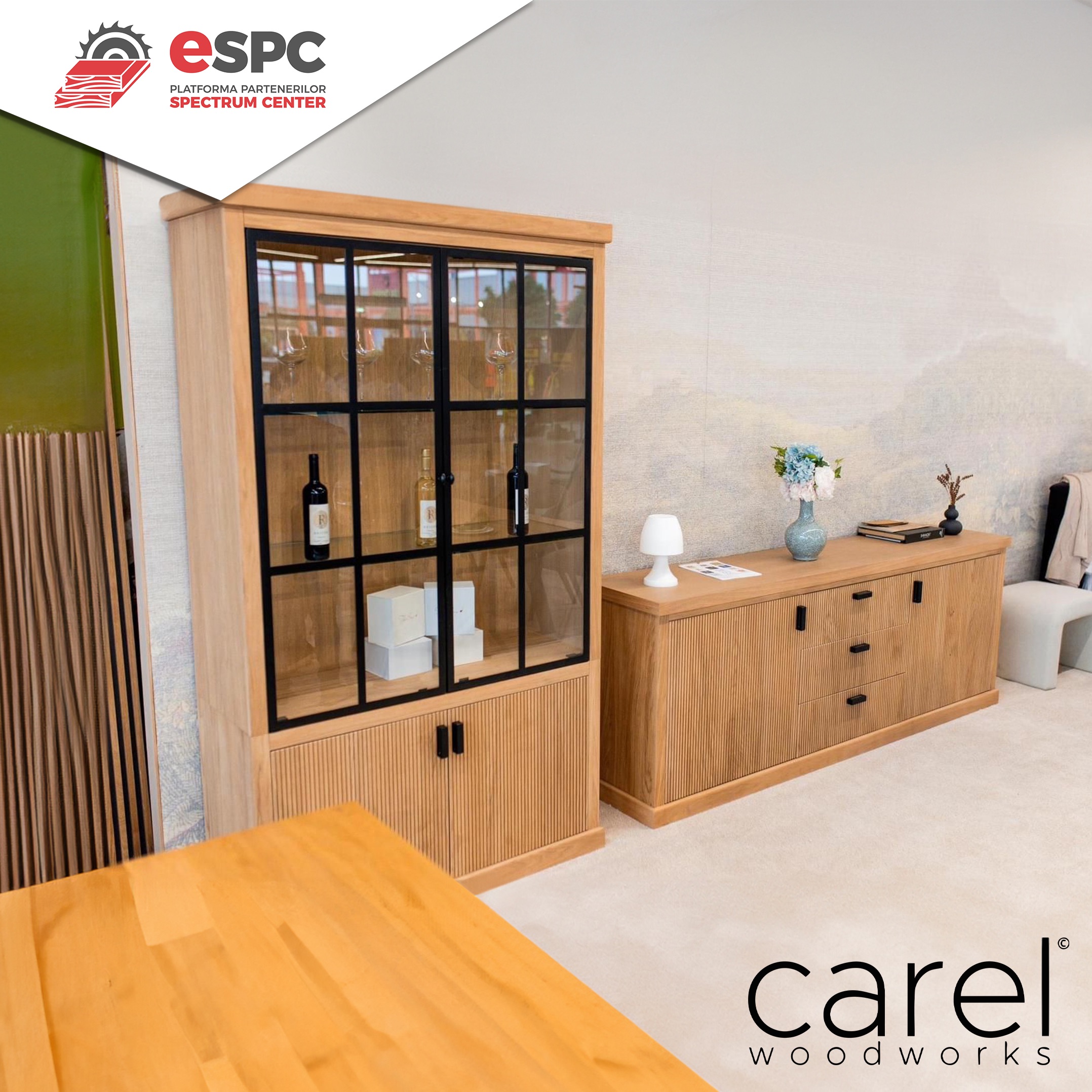 Mobilier Carel Woodworks din MDF Furniruit Stejar &mdash; vitrină eSPC Showcase