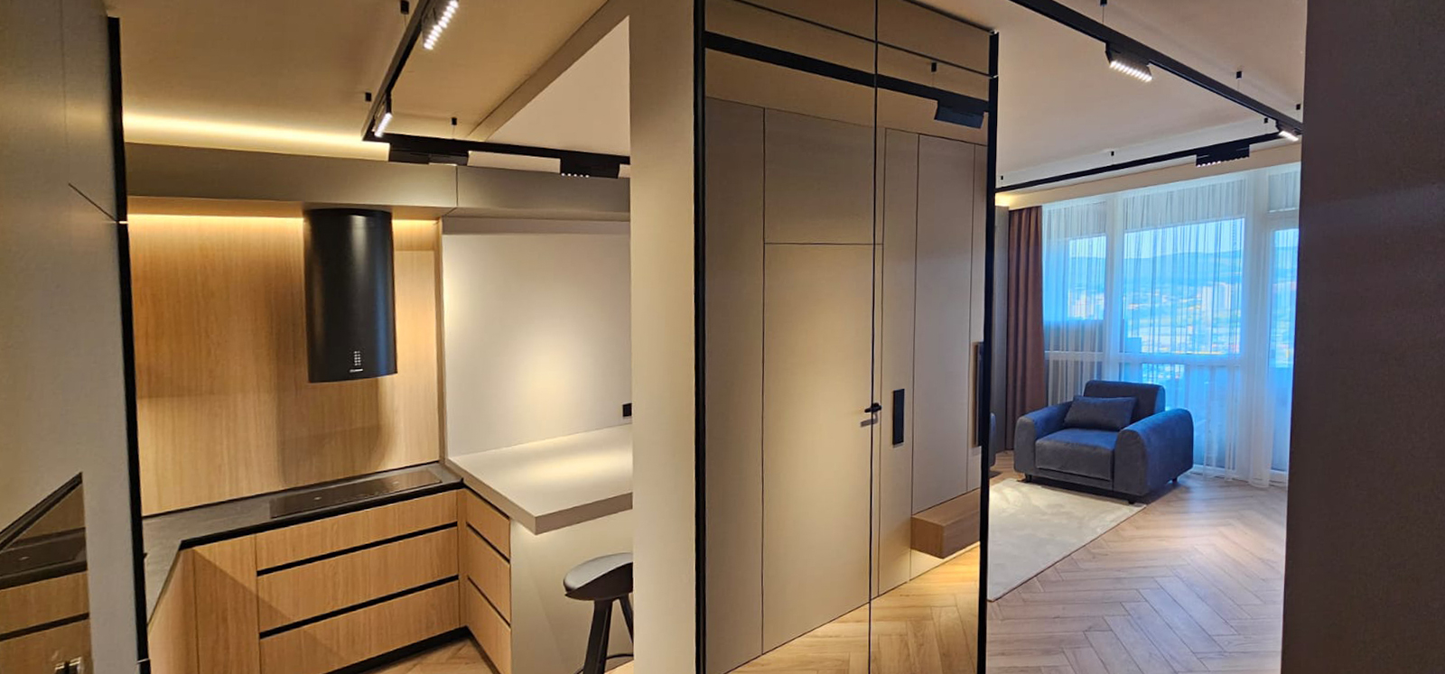 Apartament amenajat cu Master Oak &mdash; bucătărie și living eSPC Showcase